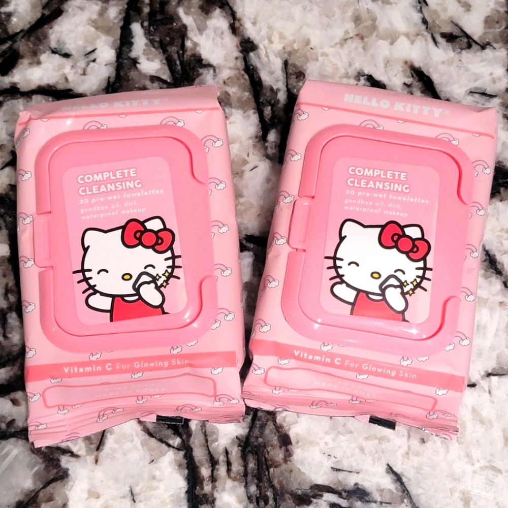 Makeup removing cleansing wipes